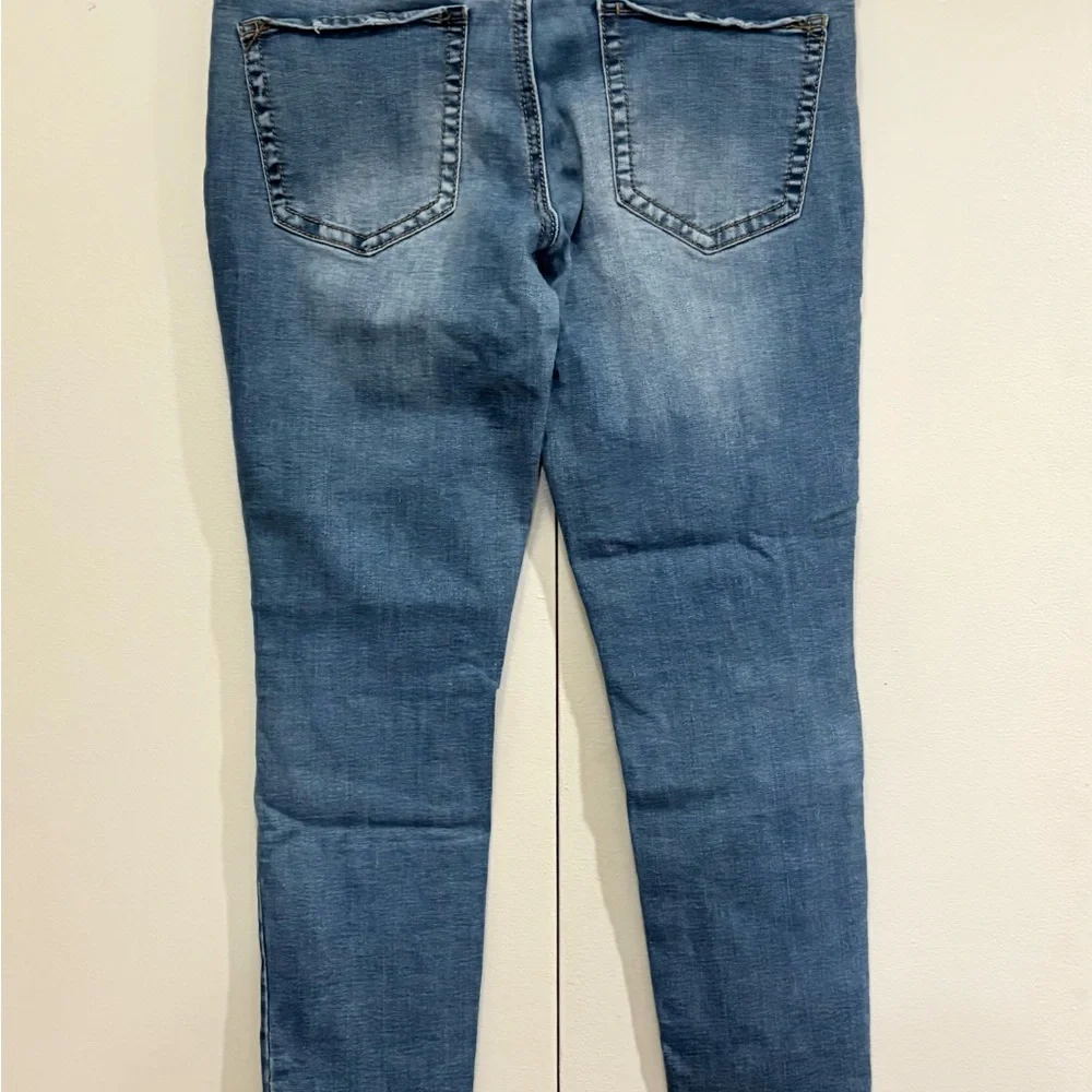 Distressed Blue Jeans - Picture 4 of 6